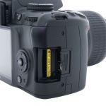 Nikon D3000 Gehäuse (1938 Auslösungen) Kartenfachdeckel fehlt + AF-S 18-55mm/3,5-5,6 DX, G, VR, inkl. 20% MwSt.