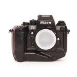 Nikon F4 Gehäuse mit MB-21 Griff