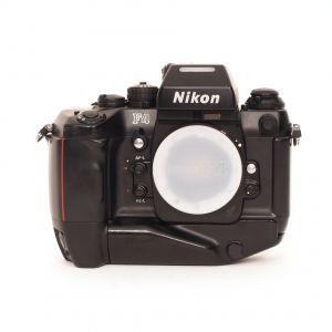 Nikon F4 Gehäuse mit MB-21 Griff