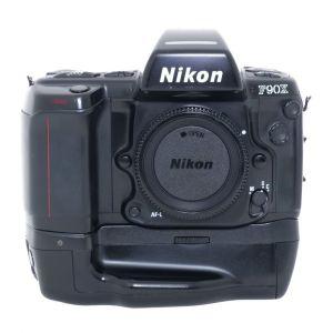 Nikon F90X Gehäuse, inkl. MB-10 Batteriegriff