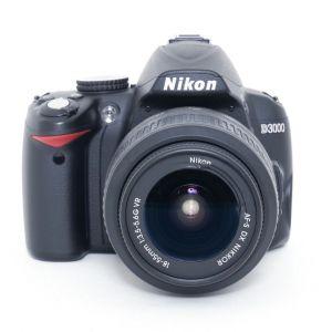 Nikon D 3000 Gehäuse (790 Auslösungen) + AF-S 18-55mm/3,5-5,6 G, DX, VR