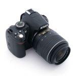 Nikon D 3000 Gehäuse (790 Auslösungen) + AF-S 18-55mm/3,5-5,6 G, DX, VR