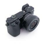 Sony Alpha 6000 Gehäuse (334 Auslösungen) + E 16-50mm/3,5-5,6 PZ, OSS