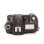Nikon D 90 Gehäuse (9934 Auslösungen) mit Meike MK-D80L Hochformatgriff, 2. Akku