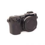 Sony Alpha NEX-7 Gehäuse (7366 Auslösungen), Verpackung, 2. Akku