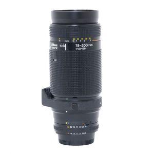 Nikon AF 75-300mm/4,5-5,6 Schiebezoom, Stativschelle