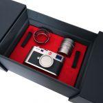 Leica M9 Titan Sn. 4000127 Set, inkl. M Summilux 35mm/1,4 ASPH, Titan, Sn.4108087, SetNr.127/500, ArtNr.10715, 2. Akku, Leder Fingerschlaufen S, M, L, Lederriemen, Holster