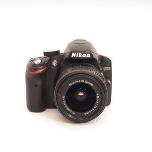 Nikon D 3200 Gehäuse (40532 Auslösungen) + AF-S 18-55mm/3,5-5,6 DX, G, VR II