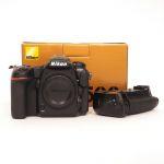 Nikon D500 Gehäuse (152726 Auslösungen) mit MB-D17 Hochformatgriff, OVP