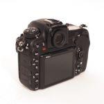 Nikon D500 Gehäuse (152726 Auslösungen) mit MB-D17 Hochformatgriff, OVP