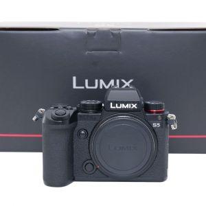 Panasonic  Lumix DC-S5 Gehäuse (9570 Auslösungen), OVP