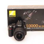 Nikon D 3000 Gehäuse (3076 Auslösungen) + AF-S 18-55mm/3,5-5,6 DX, VR, OVP, 2. Akku