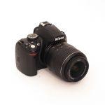 Nikon D 3000 Gehäuse (3076 Auslösungen) + AF-S 18-55mm/3,5-5,6 DX, VR, OVP, 2. Akku