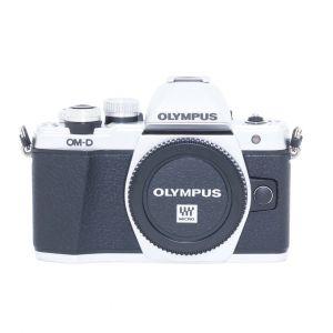 Olympus OM-D E-M 10 II Gehäuse, silber, (3674 Auslösungen)