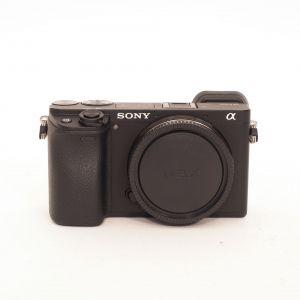 Sony ILCE Alpha 6400 Gehäuse (1174 Auslösungen), 2. Akku
