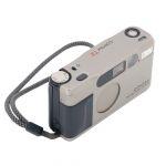 Contax T2, Kompaktkamera mit Carl Zeiss Sonnar 38mm/2,8 T* (ohne Blitzzuschaltung volle Funktion, mit Blitz nach mehreren Aufnahmen hintereinander Systemfehler), Datenrückwand, Tasche