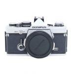 Olympus OM-2 Gehäuse, silber, (Flecken am Sucherrand, kein Einfluss auf Funktion)