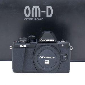 Olympus OM-D E-M 10 II schwarz (3826 Auslösungen), OVP, 2. Akku