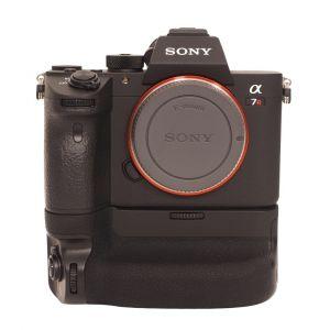 Sony Alpha 7R III, Meike Griff, (1249 Auslösungen)