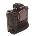 Sony Alpha 7R III, Meike Griff, (1249 Auslösungen)