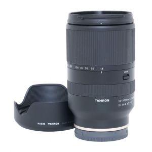 Tamron AF 18-300mm/3,5-6,3 Di-III A, VC, VXD, Sonnenblende, für Sony E