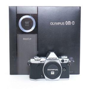 Olympus OM-S E-M5 II Gehäuse (2399 Auslösungen) silber, OVP